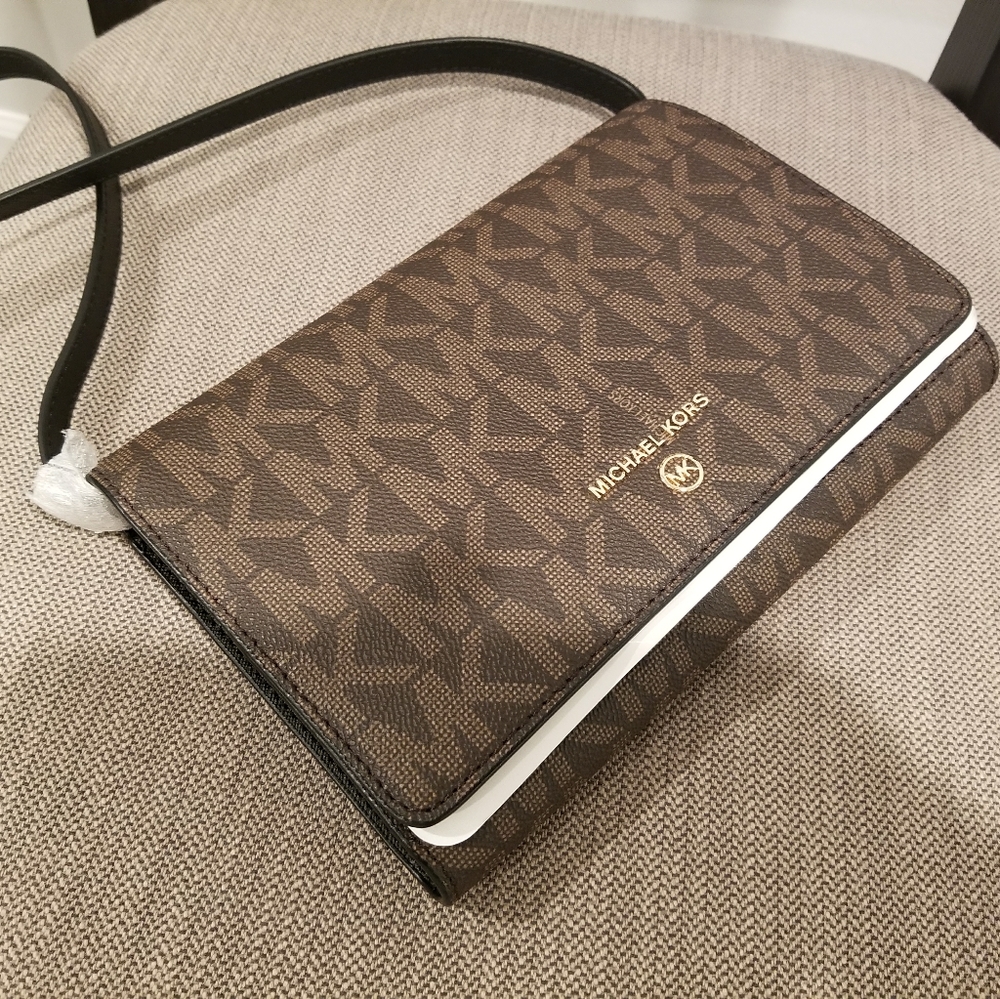 Michael Kors Crossbody Clutch